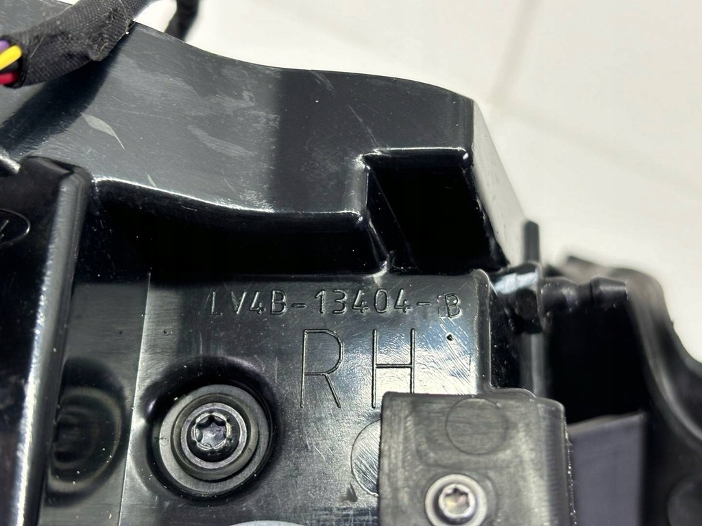 фото №8, Лампа задняя правая сторона ford kuga 3 2020 lv4b-13404-b