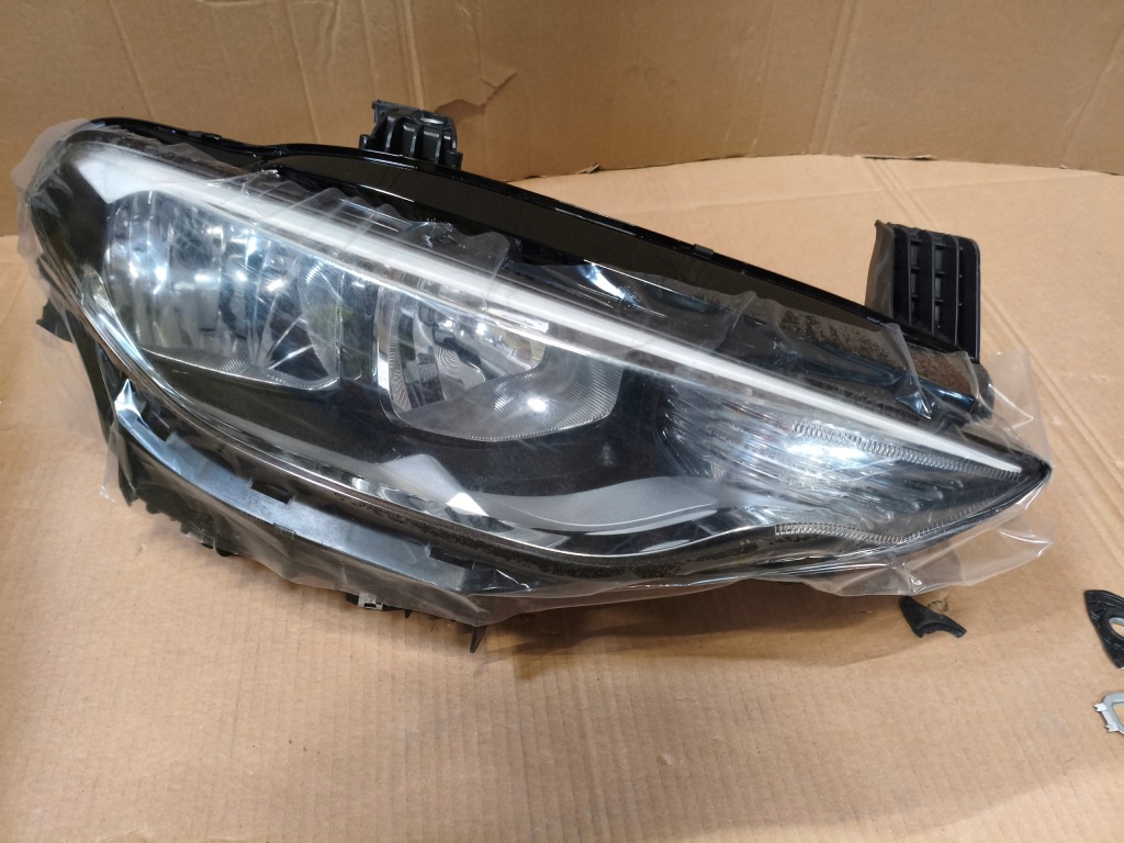 Купить Outlet фары передние magneti marelli 712105301110