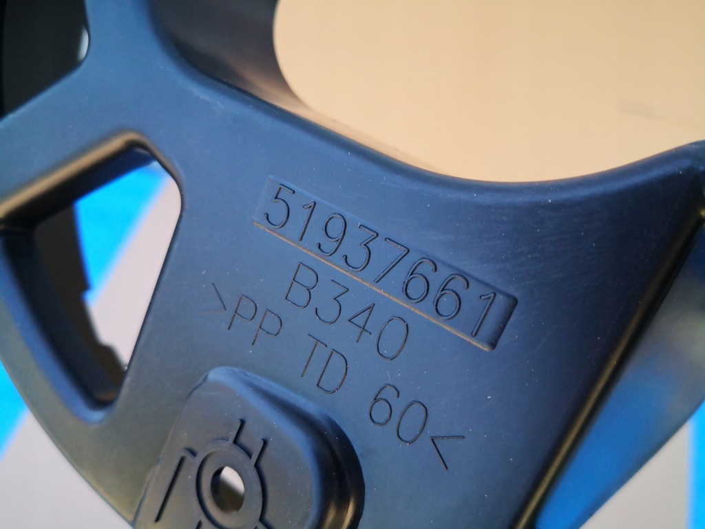 Fiat 500x абсорбер кронштейн  бампера заднего 51937661 Оригинал