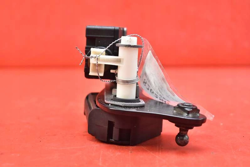 фото №6, Замок крышки задняя багажника нижний 51247016050 land rover discovery iii 04-09