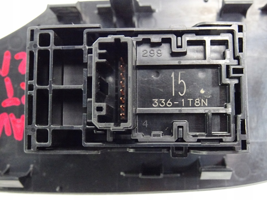 фото №10, Rav4 5 v перемикач вікон правий задня 74271-42110