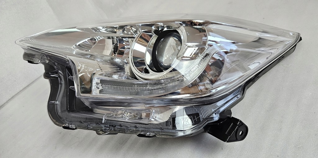 фото №6, Лампа перед левая линза led toyota verso-s ractis ii 2010-