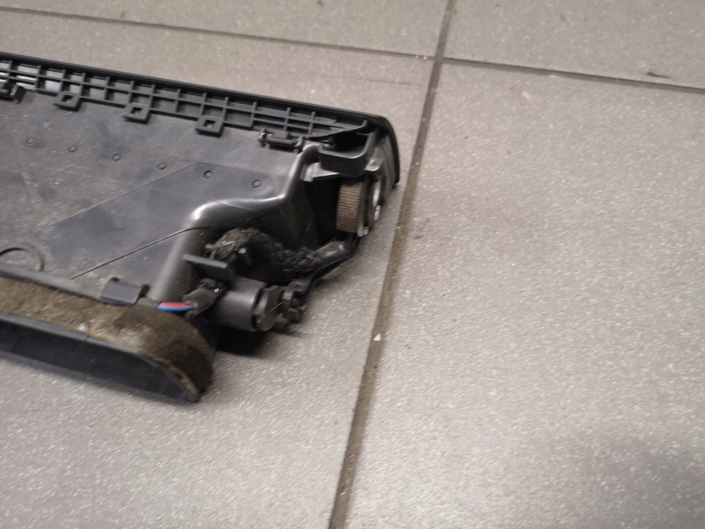 фото №8, Решітка обдув середня audi a4 b6 8e0820951h