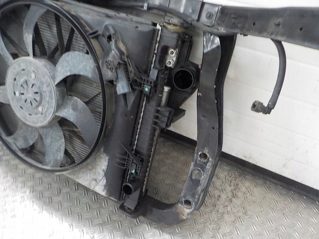 фото №12, Jeep grand cherokee wk2 pas перед радіатор