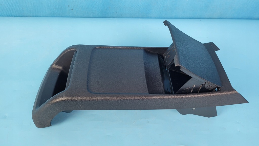 фото №7, Mercedes x247 glb 200 23r бардачок тунель задня port usb a2478207702