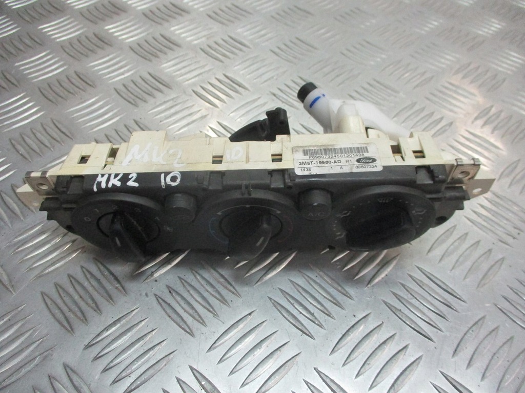 фото №1, Панель обдув кондиционера ford оригинальный номер 3m5t-19980-ad