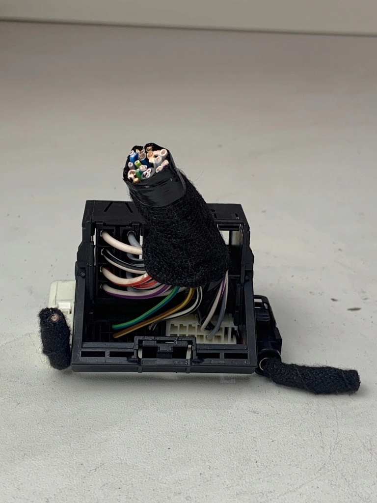 фото №5, Разъёмы штекер колодка радио ford kuga mk1 sony