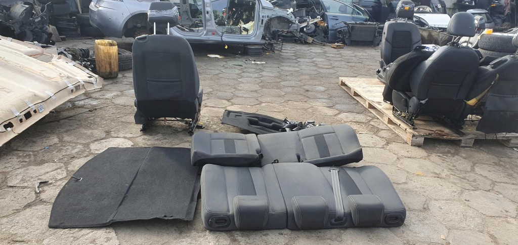 фото №4, Комплект сидіння заднє сидіння ремені обшивка багажника renault megane iii coupe