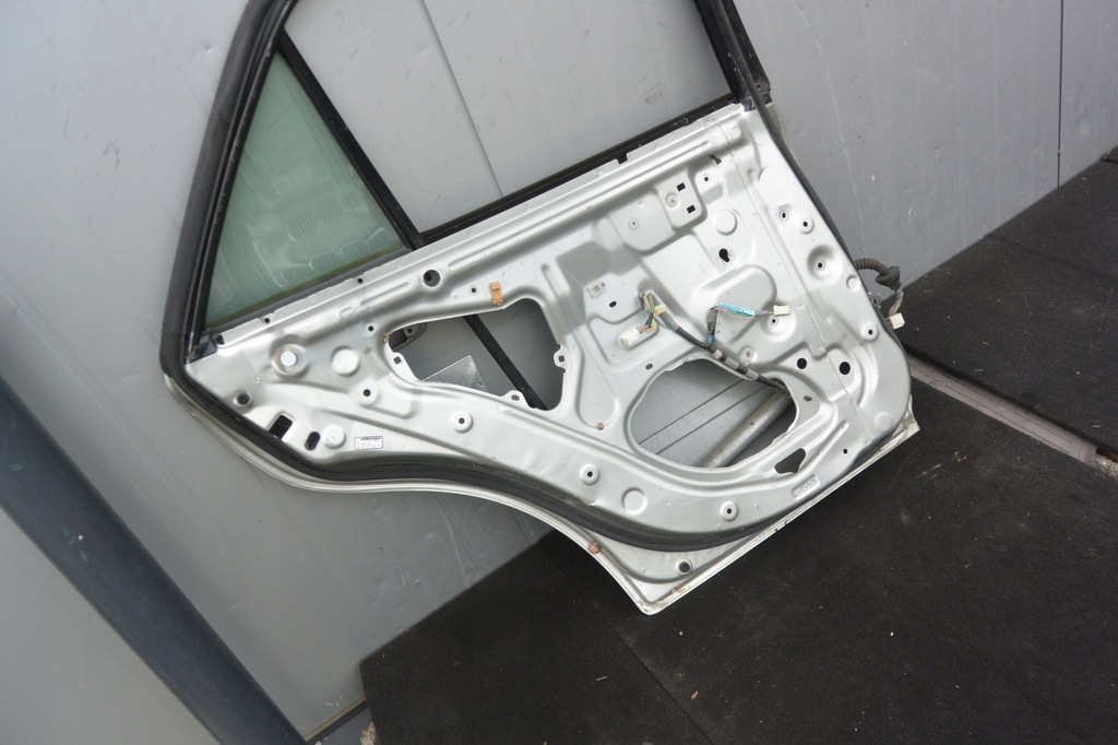 фото №13, Lexus is200 is 200 двері лівий задня