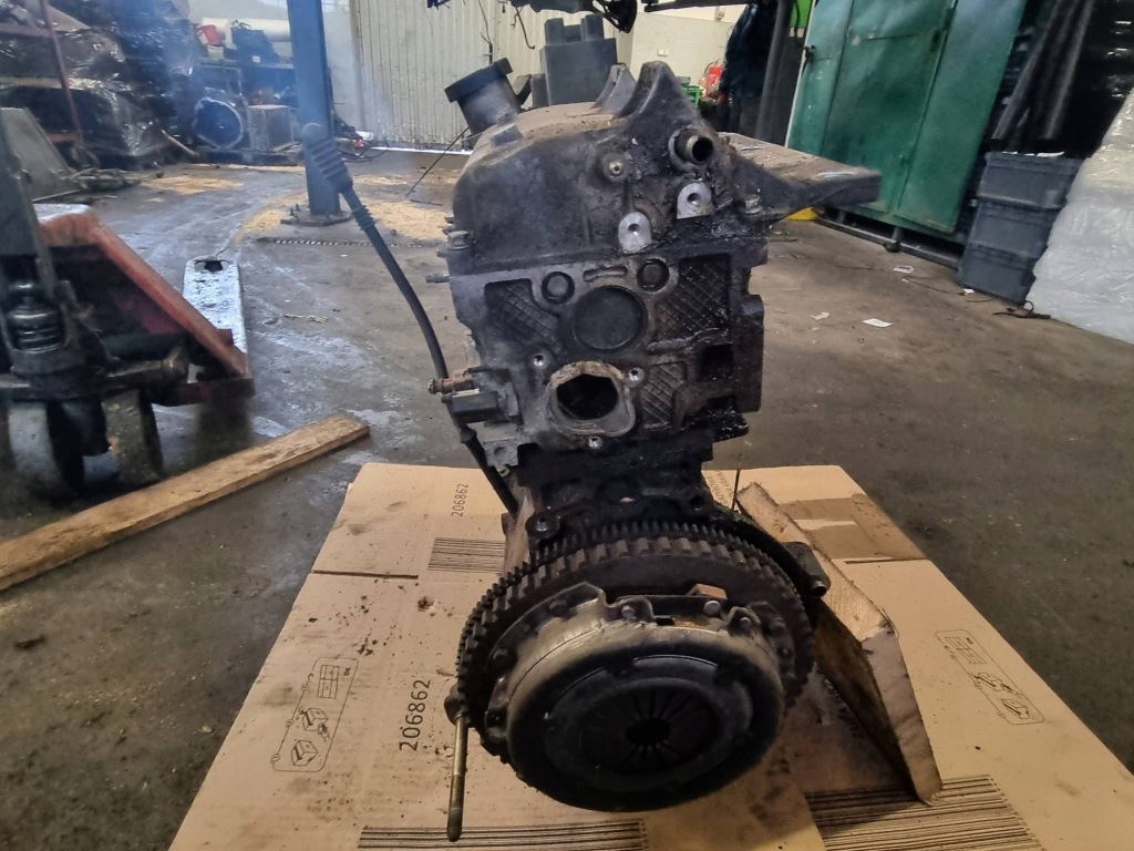 Двигатель стойку d7fd720 1.2 58 km renault clio 2 в Украине