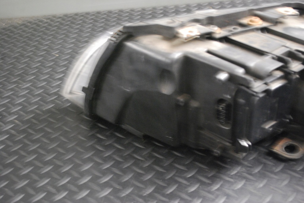 фото №8, Лампа правый ксенон audi a8 d3 08r 4e0941004bq