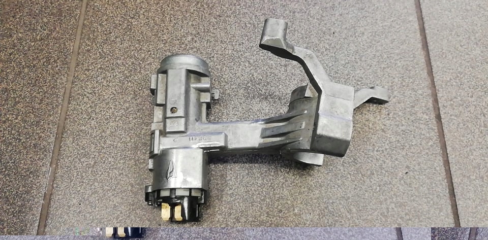 фото №5, Daihatsu charade колодка замок запалювання + ключ oryg