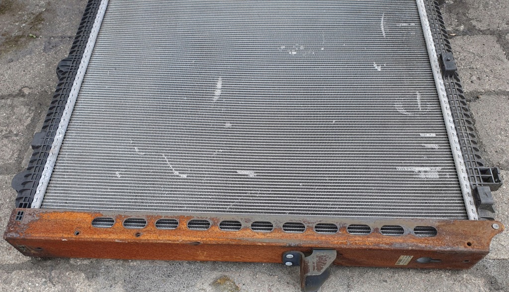 Радіатор води mercedes actros mp4 a9605000801 Доставка