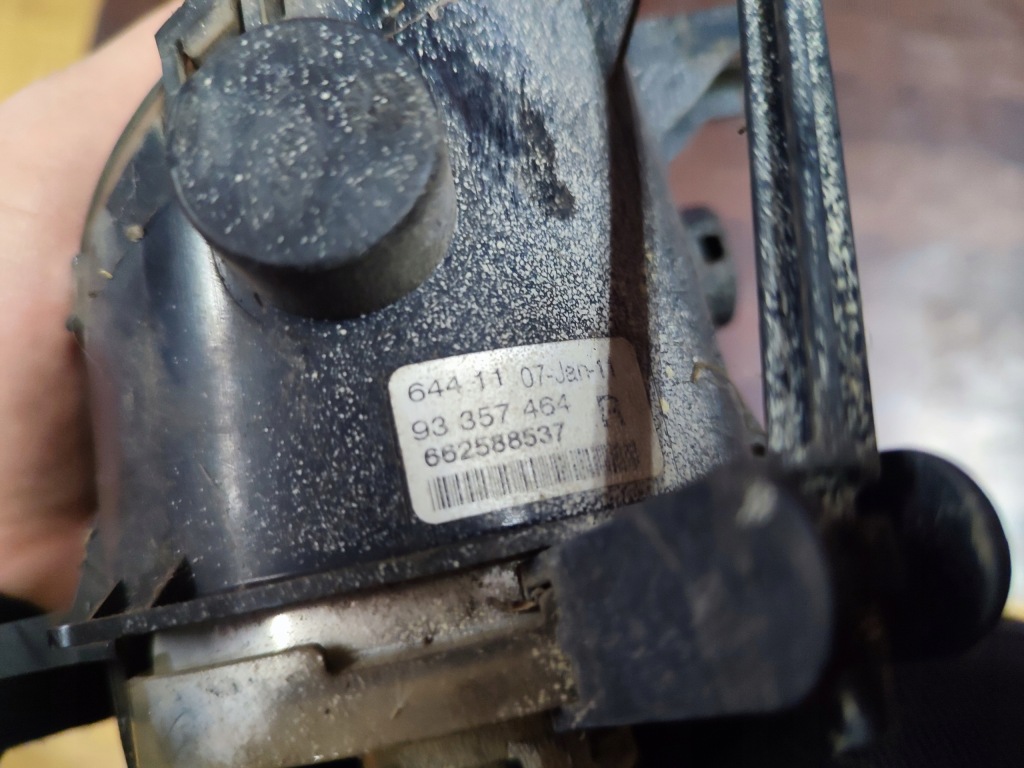 фото №4, Протитуманна фара правий opel zafira b 93357464