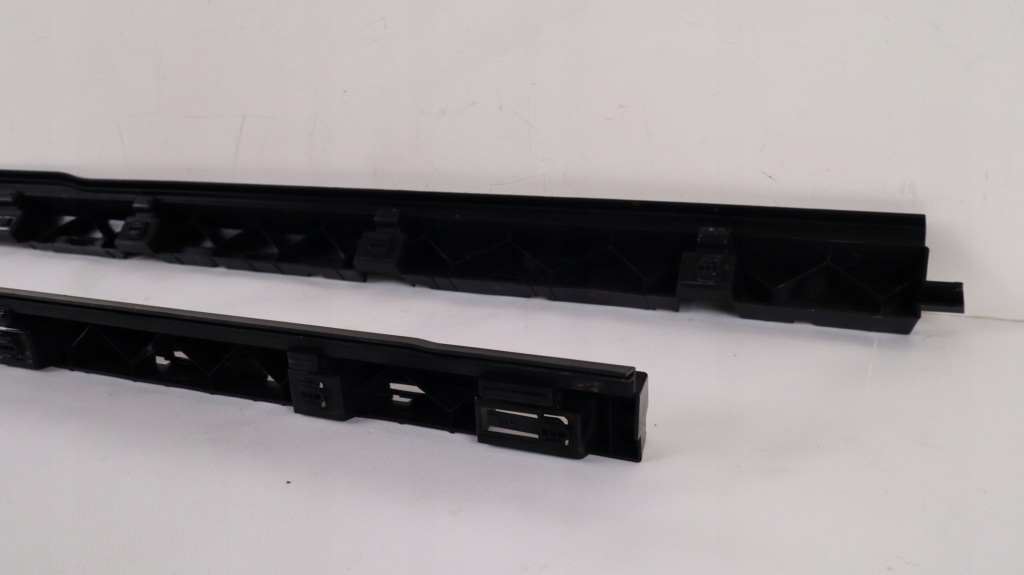 фото №8, Volvo v90 кронштейн накладки порога левая 31386129, 31386131