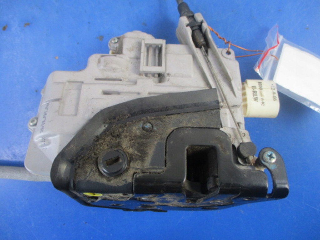 фото №3, Leon ii замок дверь задняя левый 8pin+linki замка