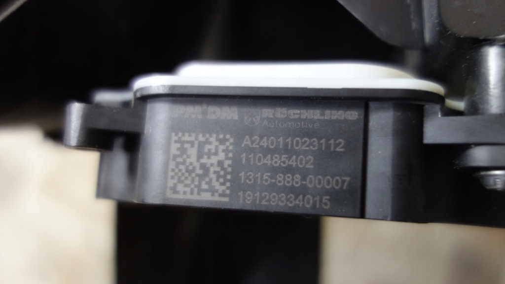 фото №9, Tesla s lift решётка жалюзи впуск бампера левая