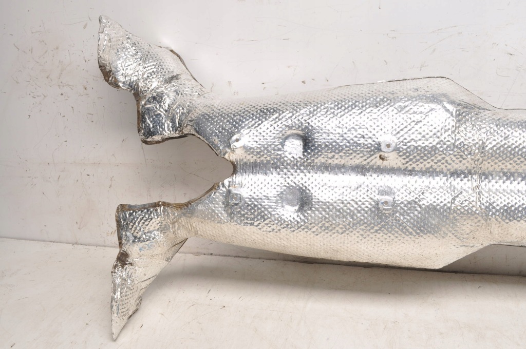 Aston martin db11 накладка теплова Недорого