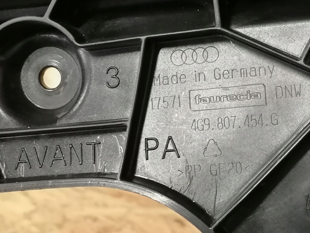 Audi a6 c7 направляющая бампер правый задняя 4g9807454g с Разборки