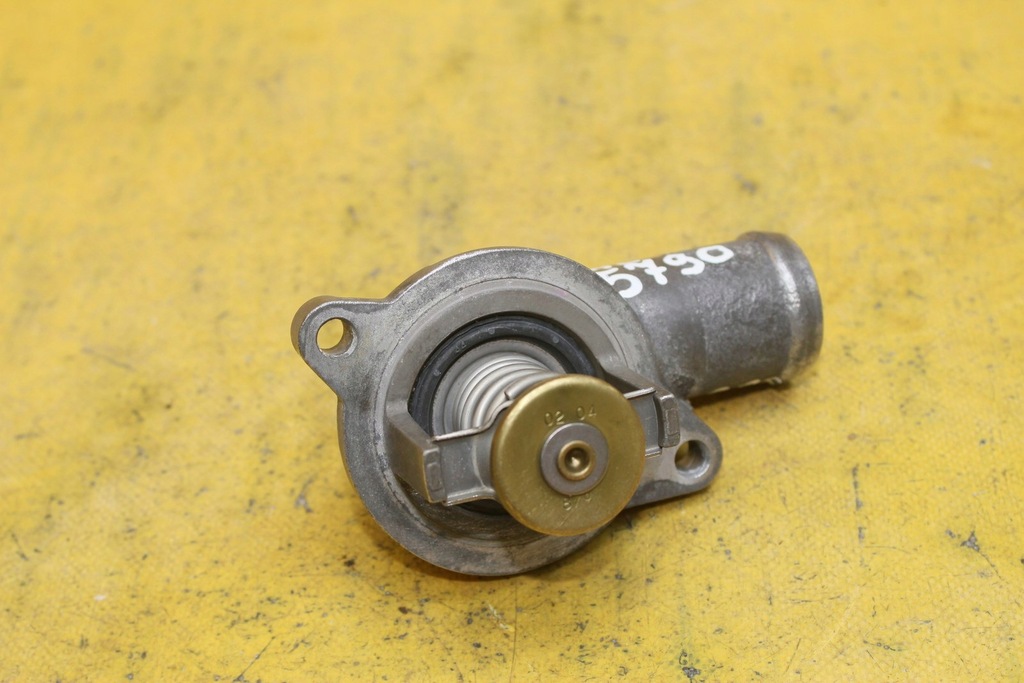 фото №1, Корпус термостата 070121114 touareg 2.5tdi