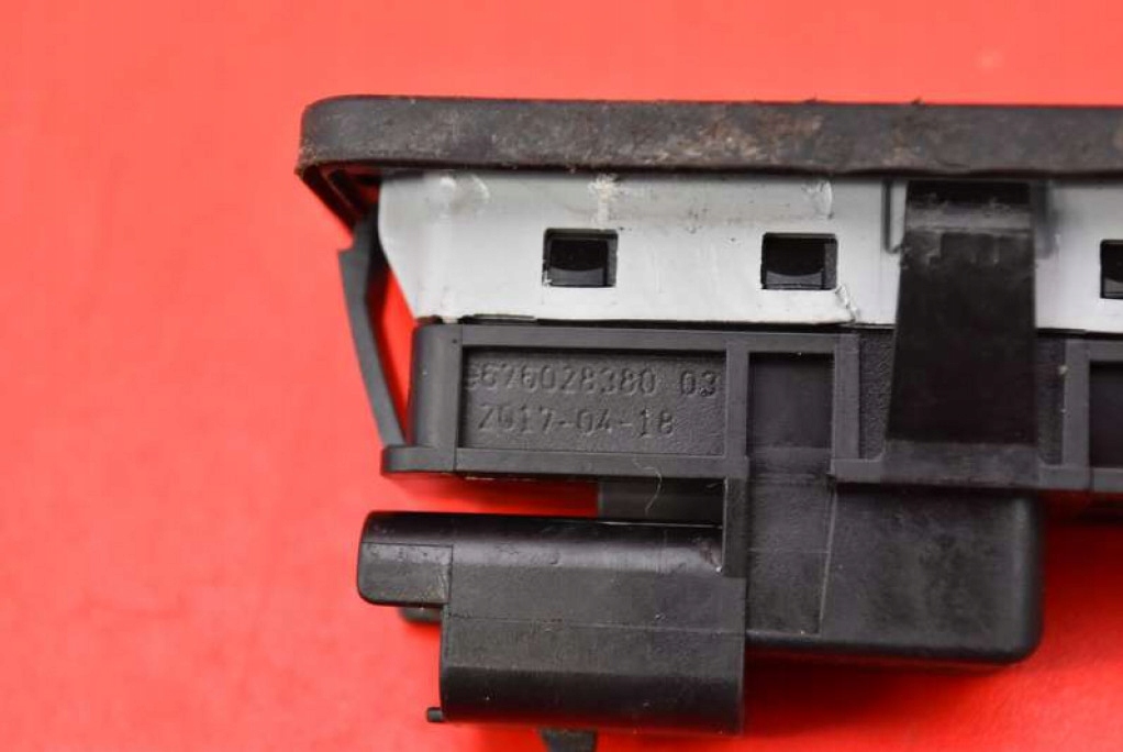 фото №8, Ручка кнопка кришки задня задній 9676028380 peugeot 208 1 i 5d hb 15-19