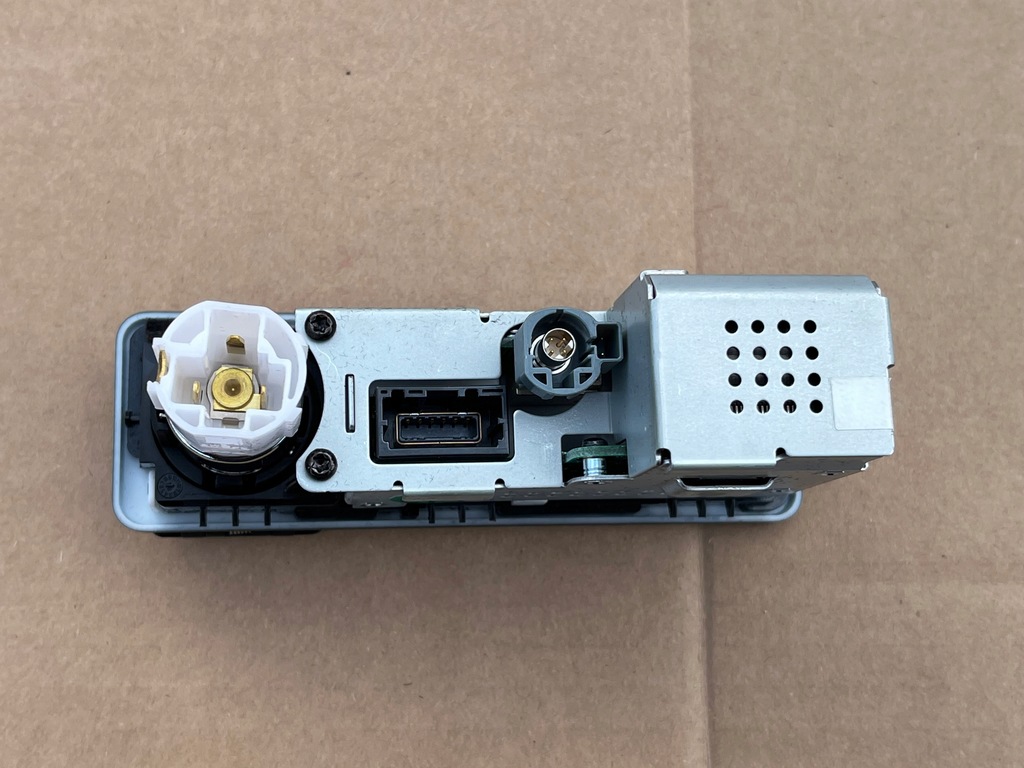 фото №3, Port usb range rover velar l560 fw93-19e110-ad