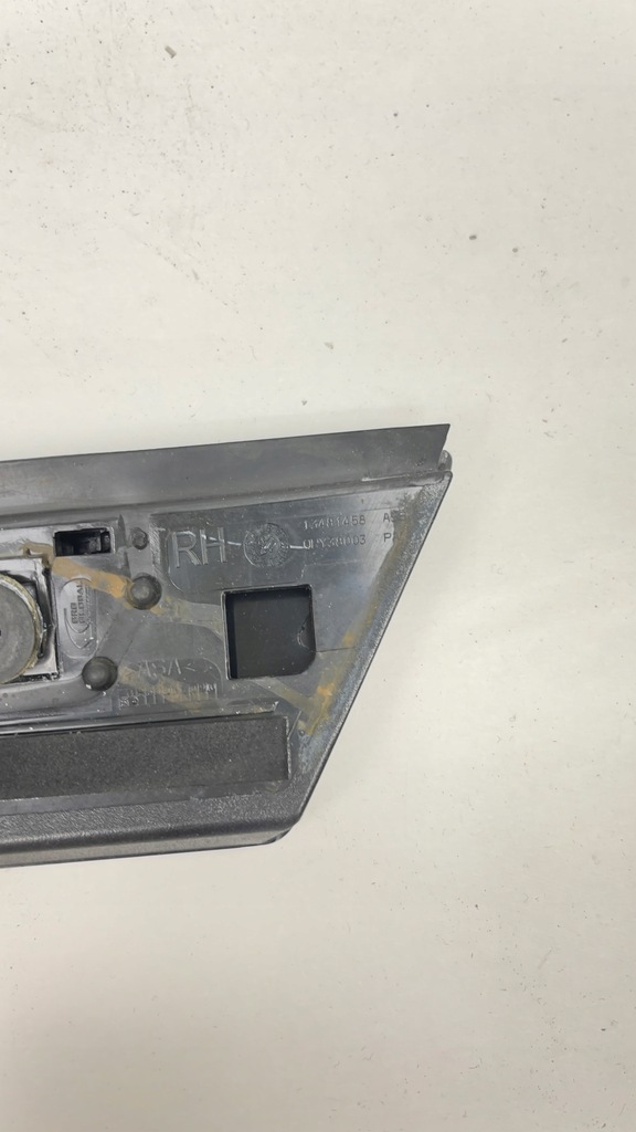 фото №12, Opel crossland 2017 - 2024 молдинг кришки багажника задня правий 13481458