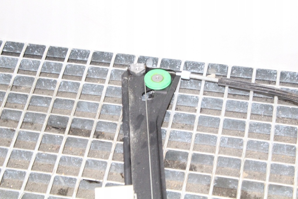 фото №6, Подъемник стекло правых передних дверь vw scirocco 137, 138 1k8837402l