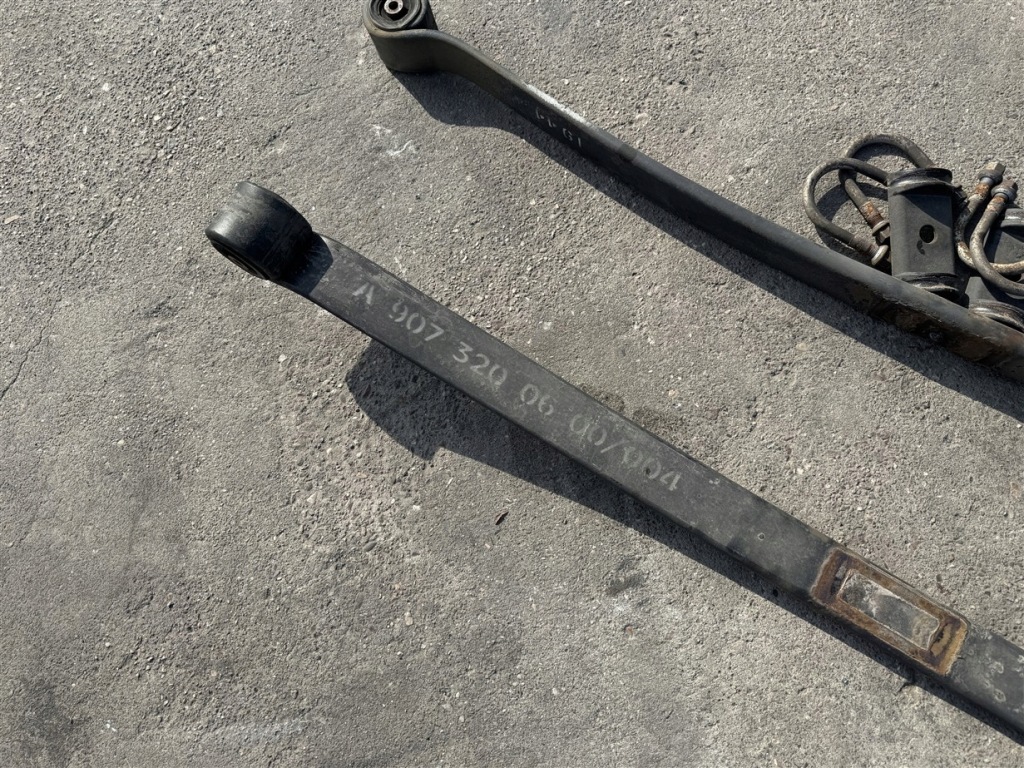 Ресори підвіска задній + хомути mercedes sprinter 907 model: 2018-2026r. в Україні