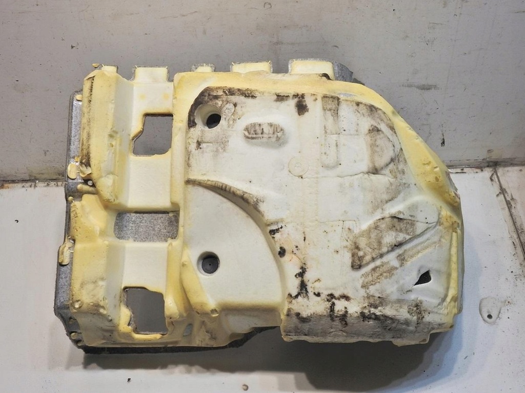 фото №7, Килимок обшивка правий перед volvo v50 lift