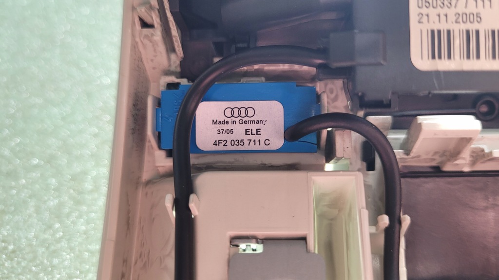 фото №7, Audi a6 c6 лампа потолочный салона 4f0947135n