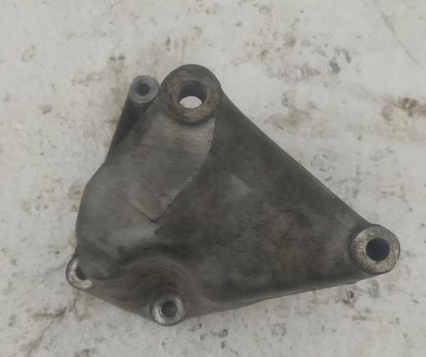 Кронштейн генератора mercedes w107 r107 w126 4.5 v8 Оригинал