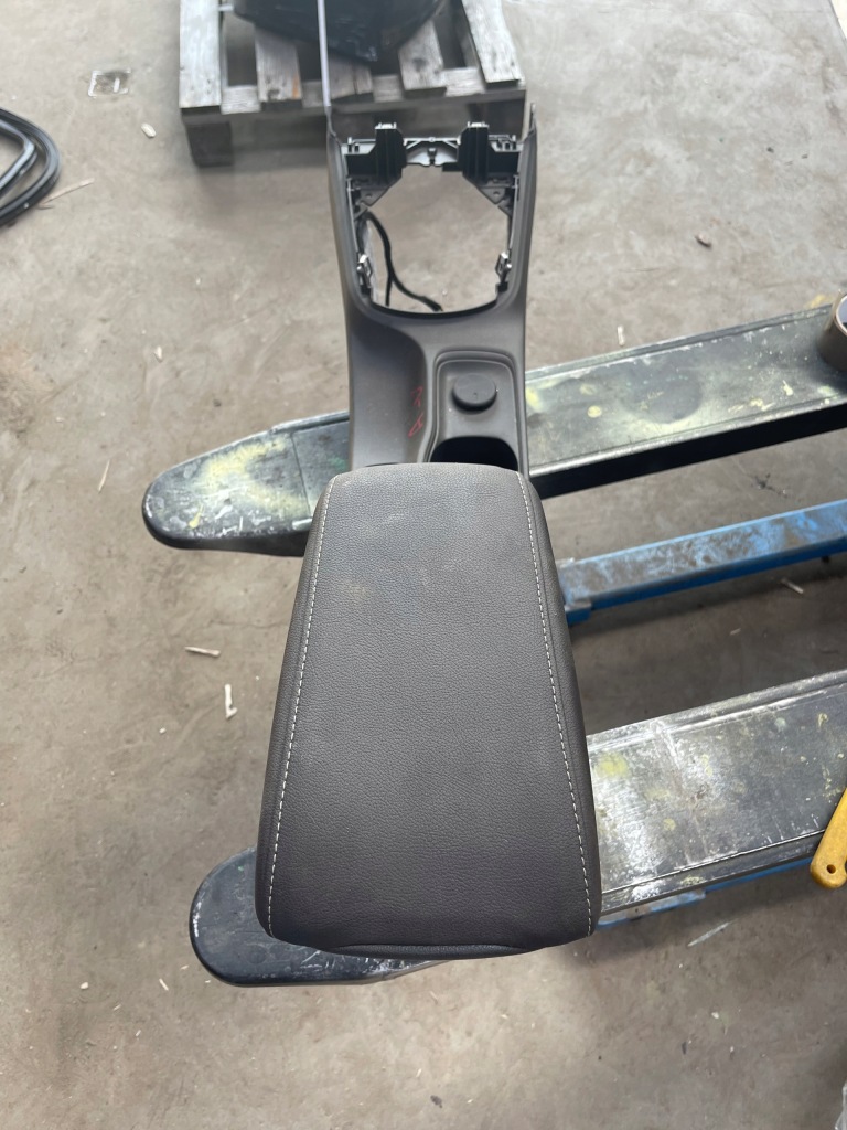 фото №1, Opel astra k туннель подлокотник europa