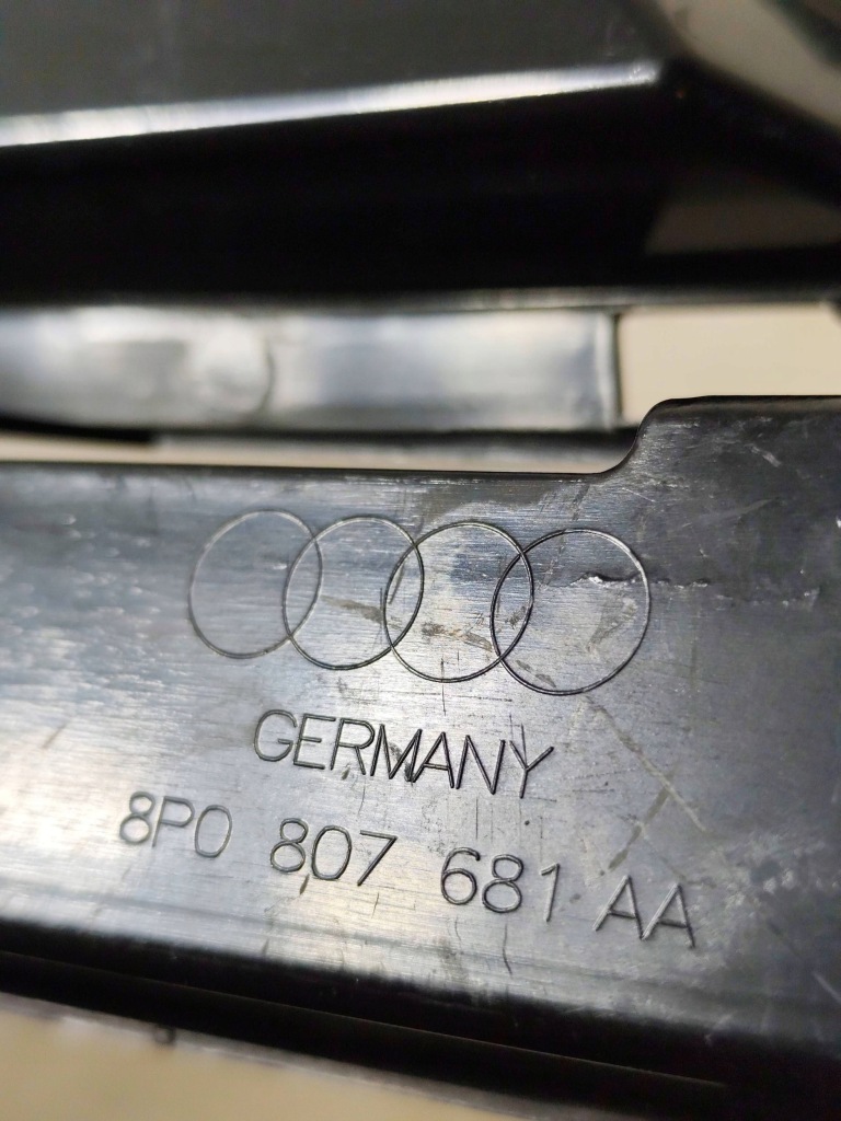 Audi a3 8p lift 09- левый перед левая решётка бампера оригинал wlkp Киев