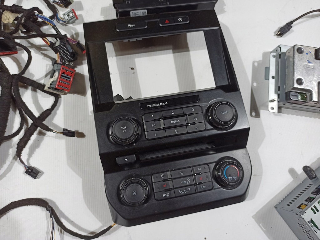 фото №6, Радіо дисплей навігація панель sync-2 ford f150 2015-