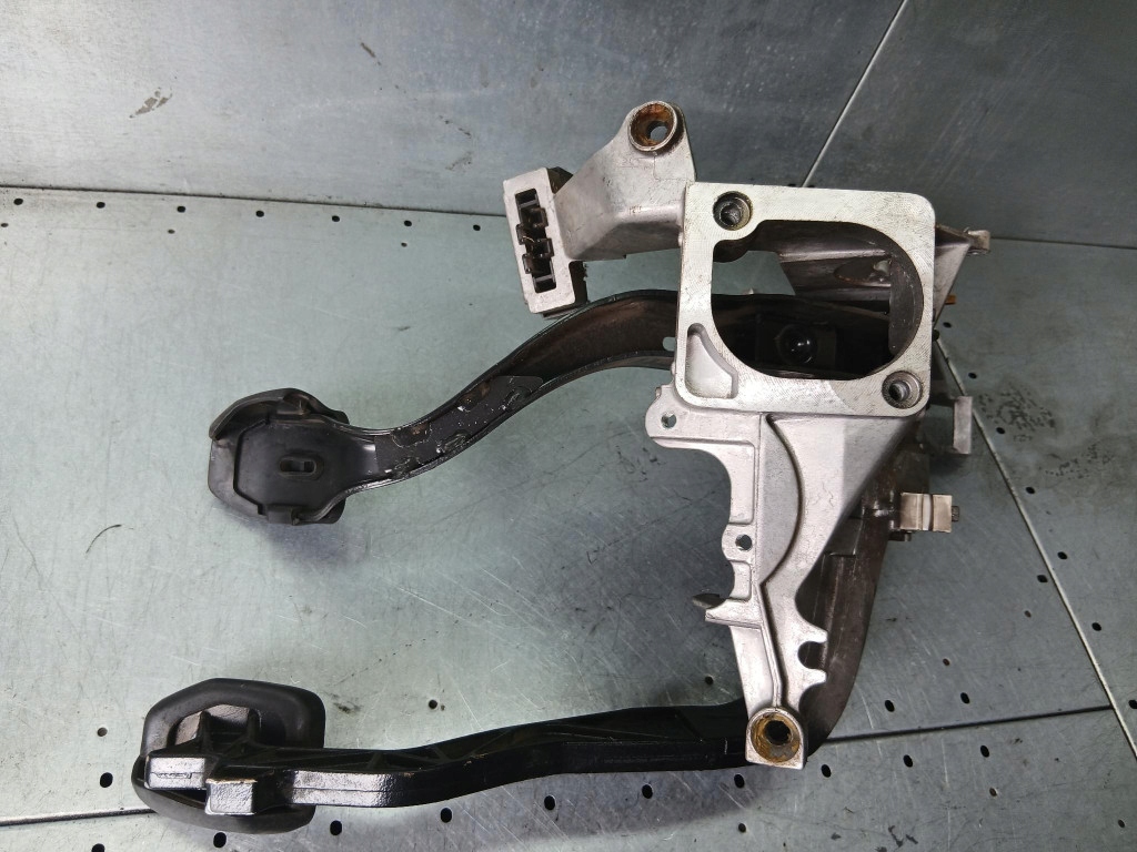 фото №8, Педалі audi a6 c5 98r sedan 1.9tdi 8d1721117d