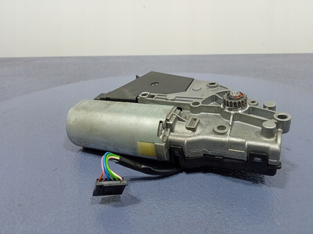 фото №4, Vw polo iv 9n моторчик люк 6n0959591b