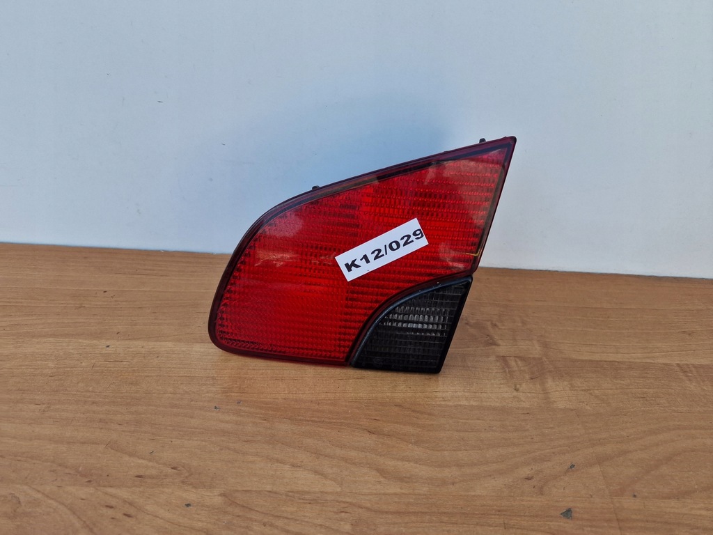 фото №1, Peugeot 406 kombi правая лампа w крышка задняя + вкладыш