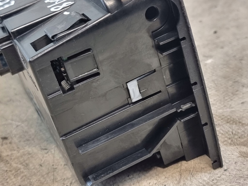 фото №12, Панель кондиціонера обдув оригінальний номер 8e0820043h audi a4 b6