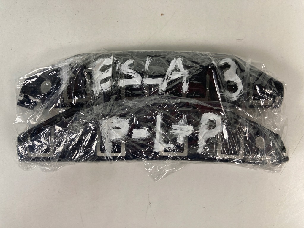 Напрямна бампера передній лівий правий tesla model 3 Зі Шроту