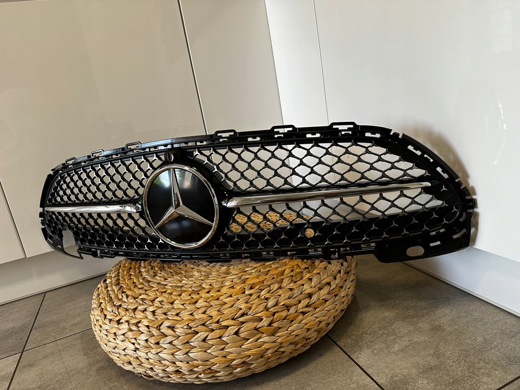 фото №5, Mercedes w206 c klasa 2021- решётка радиатора amg значок kompletny jak новый камера