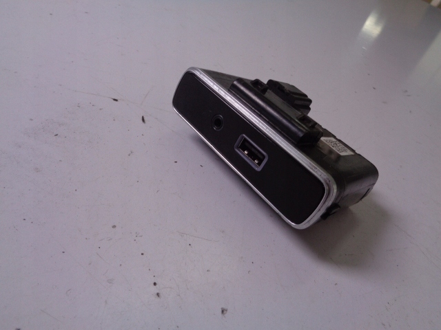 фото №1, Роз'єм aux usb alfa romeo giulia 2016-