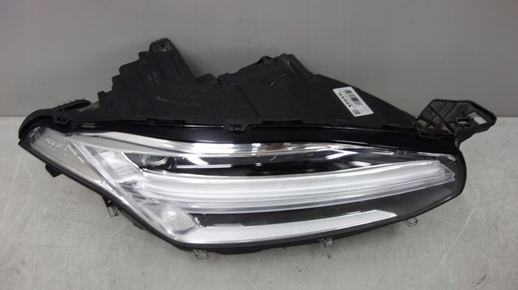 фото №6, Volvo xc90 лампа led права 31656991