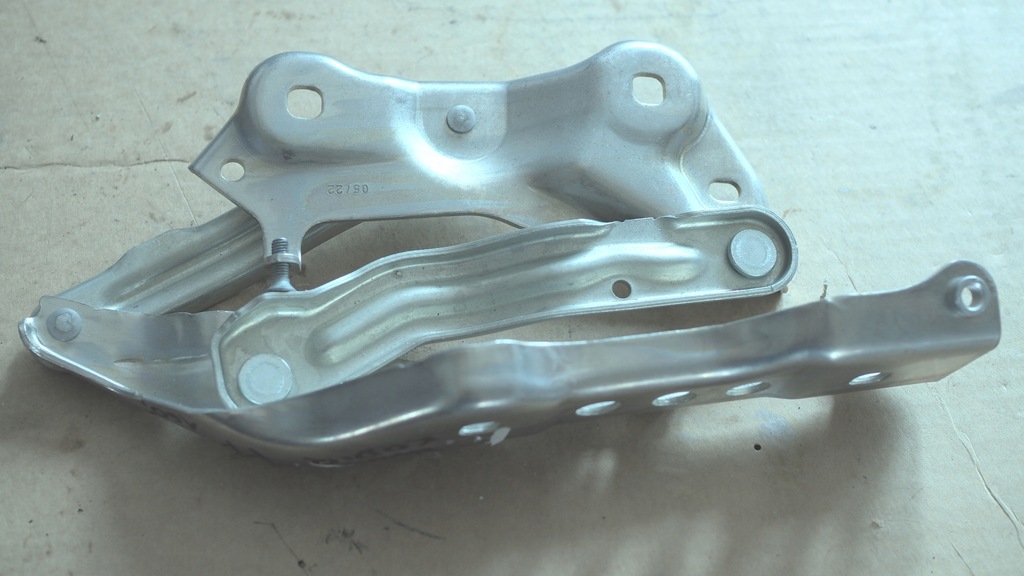 фото №1, Skoda kodiaq петля капот крышки правый перед 016-