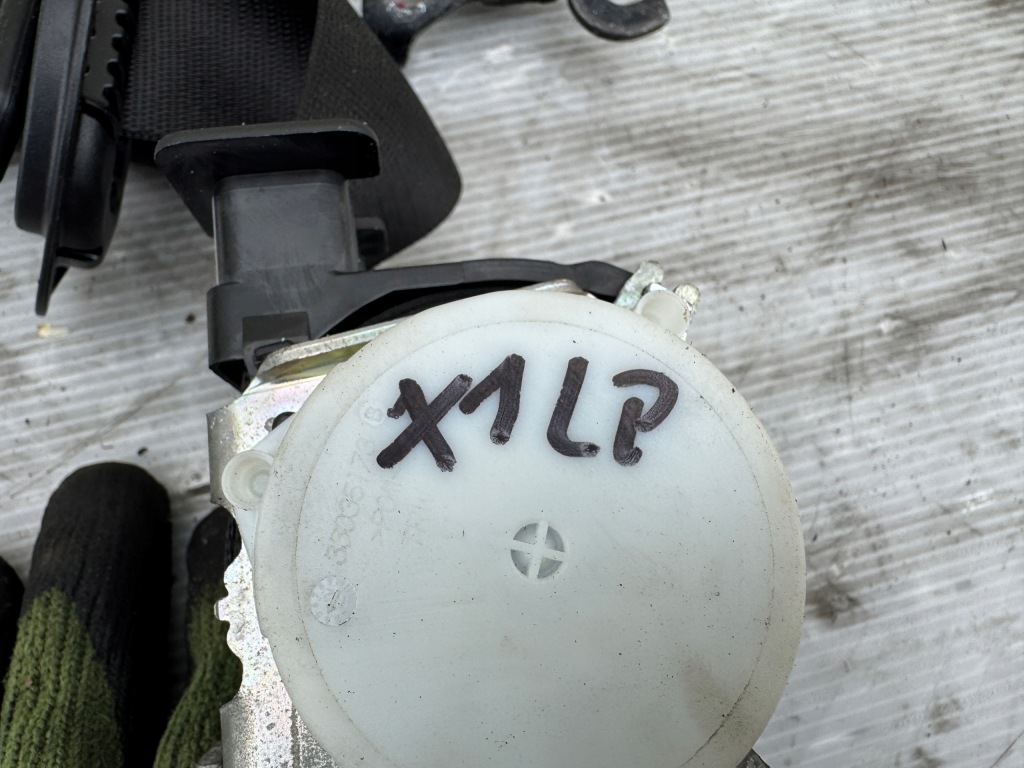 Bmw x1 e84 ремінь безпеки лівий перед 34058427b Зі Шроту