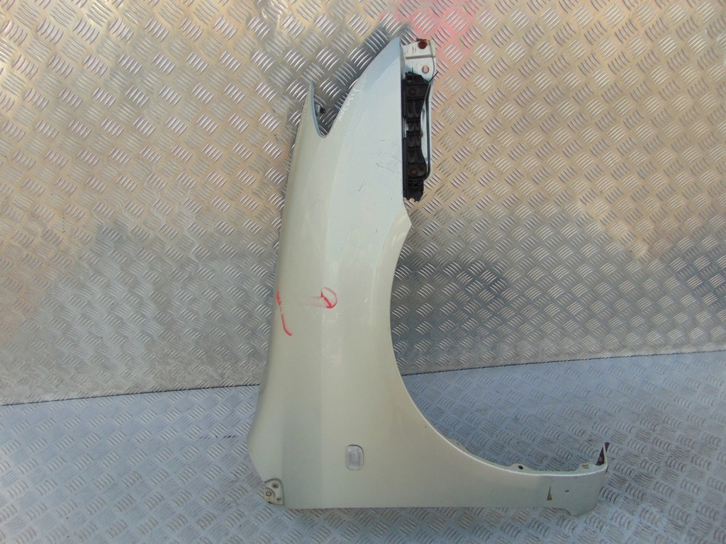 фото №1, Toyota corolla e12 sport крыло правый 2002-