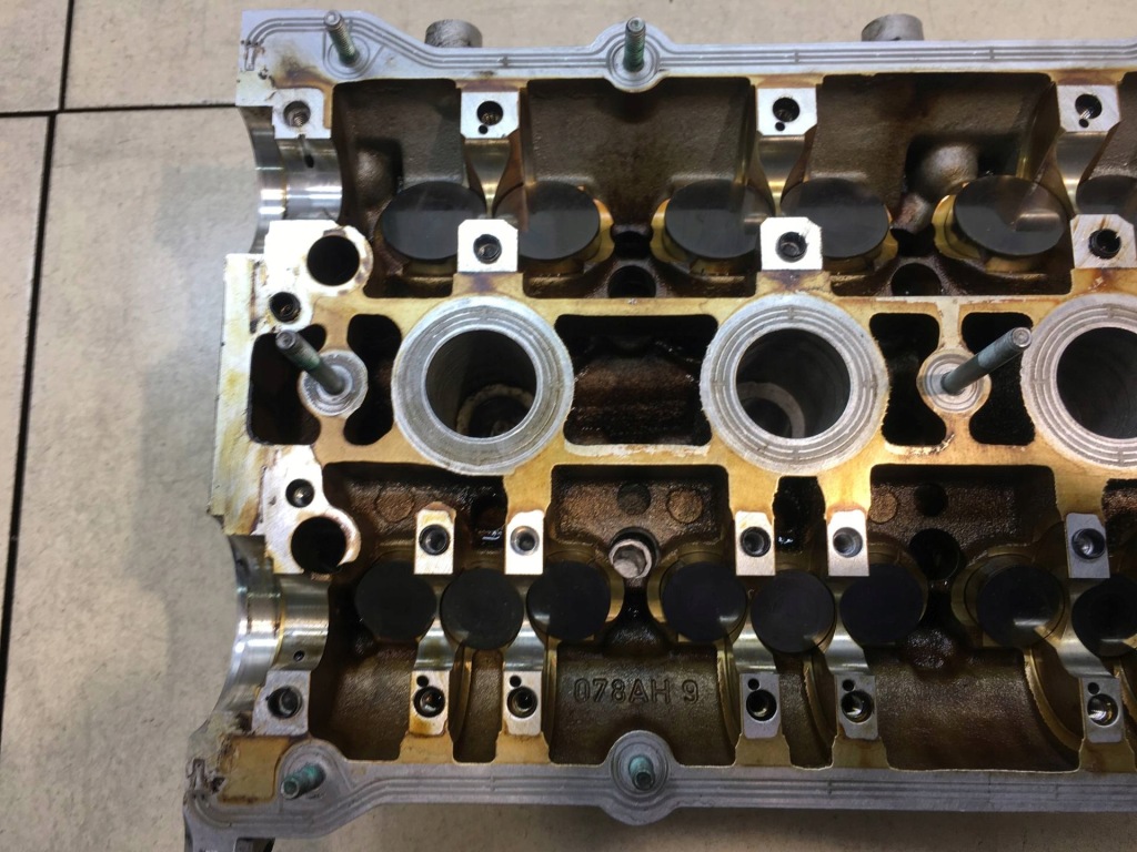 фото №2, Головка левая audi a6 c5 2.4 v6 078103373ah