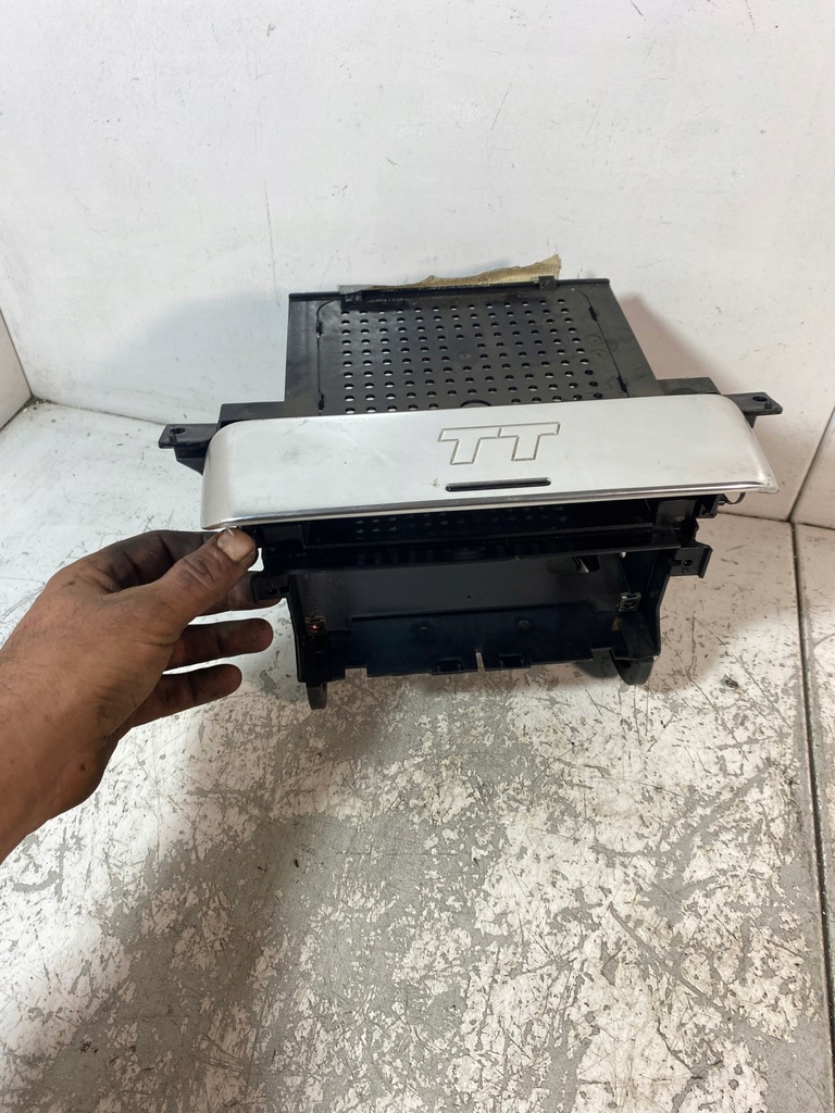 фото №2, Рамка корпус защита радио консоли dekor audi tt 8n 8n0863243c