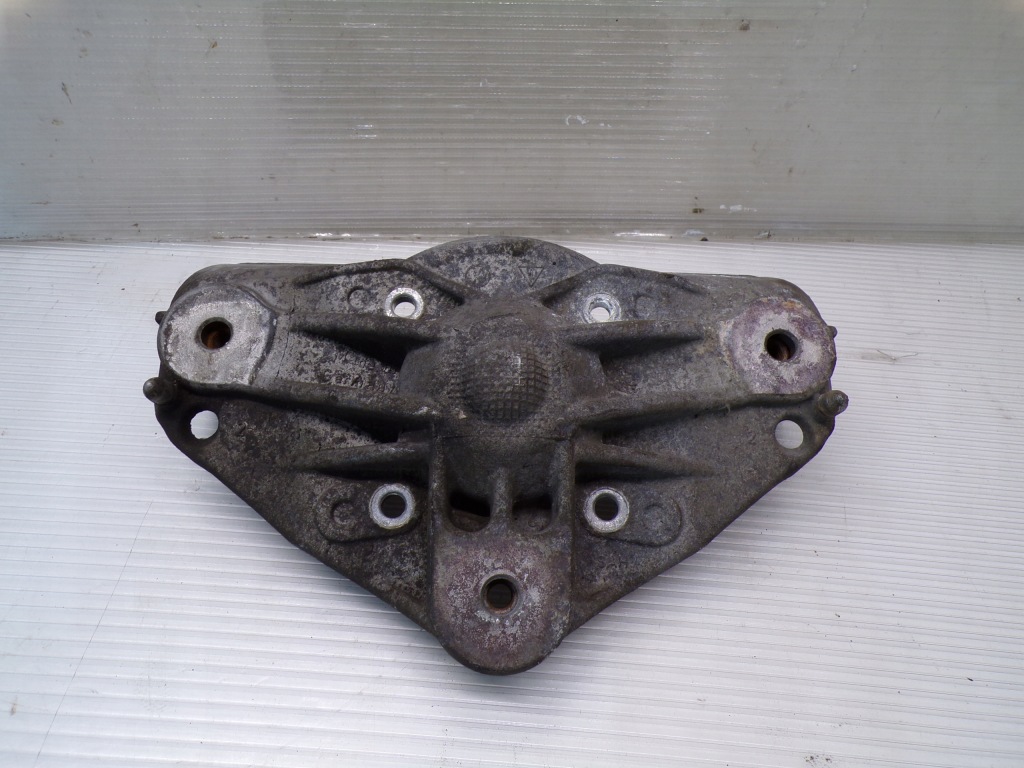 фото №1, Кронштейн кронштейн амортизатора перед audi q7