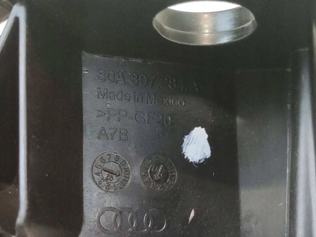 Audi q5 80a направляющая кронштейн бампера правый перед 80a807284a с Разборки
